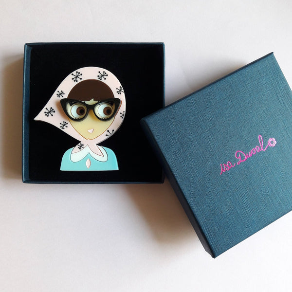 ALVA Acrylic Brooch, a girl from the fifties with retro glasses - Isa Duval