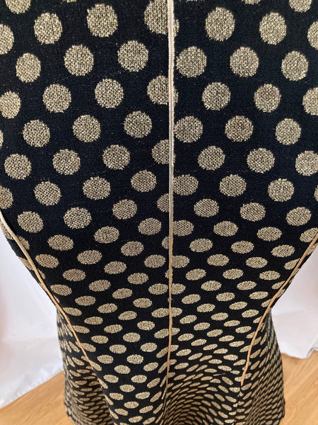 Robe noire motifs dorés années 70