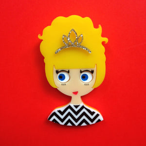 LAURA Acrylic Brooch. Yes, it's happening again! - Isa Duval